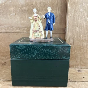 Colonial Williamsburg Lang & Wise Couple Attending Governor's Ball 2002 w/Box Ex - Bild 1 von 11