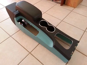 02 Ford Thunderbird black/blue center console - Picture 1 of 6