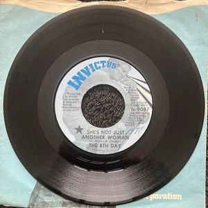 The 8th Day – She's Not Just Another Woman 7'' Vinyl 1971 TESTED VG+ VIDEO CLIP - Picture 1 of 6