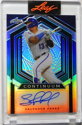 SALVADOR PEREZ SIGNED 2023 LEAF METAL CONTINUUM 17/27 AUTO BASEBALL CARD #MC-136 - Image 1 of 2
