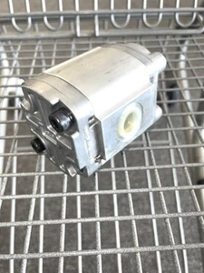 Hydraulic Gear Pump 147662 For Skyjack Scissor Lift SJlll3220 SJ1114632 4.3CC... - Picture 1 of 12
