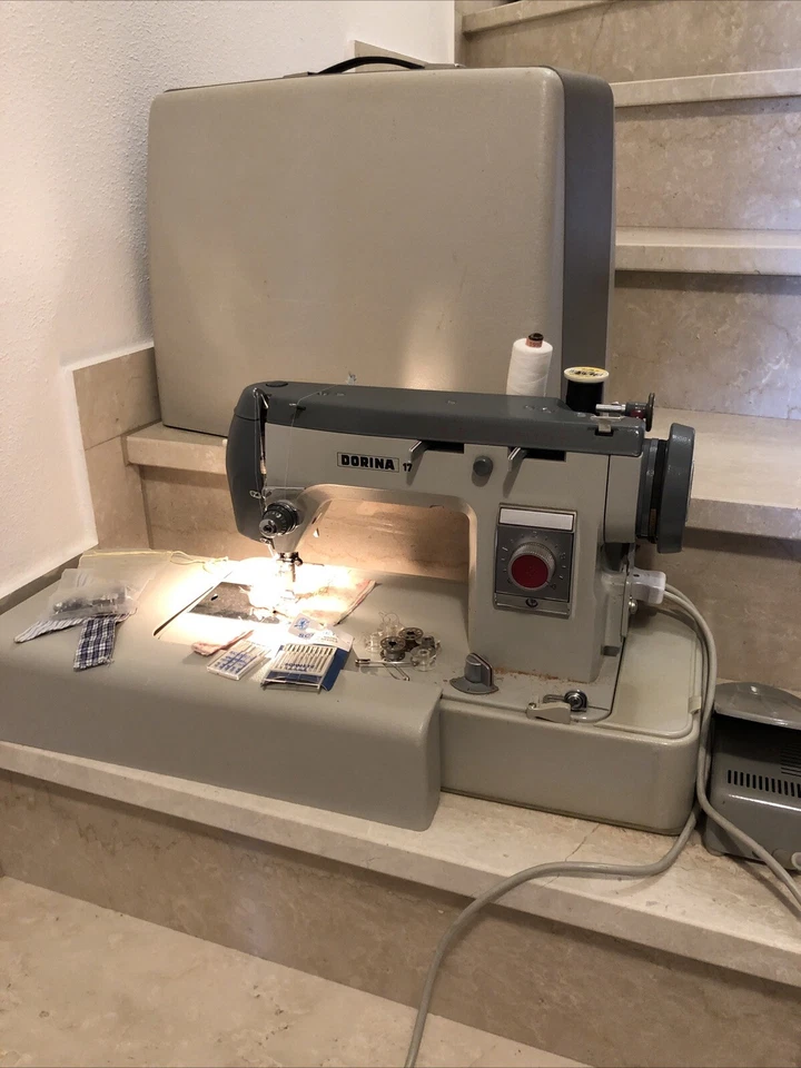 Nähmaschine Dorina 17 Pfaff By Dorina Karlsruhe in Koffer schwere Qualität Rar - Bild 1 von 4