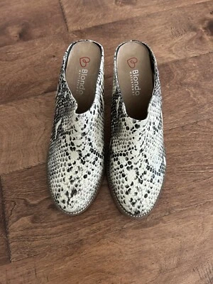 Blondo водонепроницаемый змея кожи скольжения на блок каблук закрытый носок туфли женский размер 8,5 М - Изображение 1 из 4