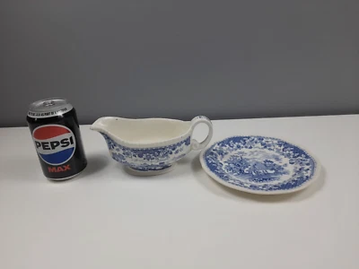 Seaforth Blue and White Vintage 17.5 cm Plate & Gravy Boat - GC - Image 1 of 4