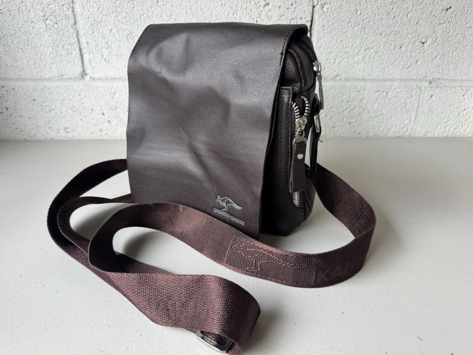 Bandolera pequeña Kangaroo Kingdom para hombre mensajero de hombro de cuero sintético marrón Foto 1 de 4