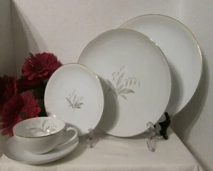 Kaysons GOLDEN RHAPSODY 1 each: Dinner/Lunch/Bread Plate Soup/Fruit Bowl Tea  - Picture 1 of 4