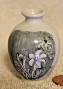 Mini Knospenvase Puppenhaus handbemalt 2 1/2" - Bild 1 von 4