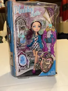 Ever After High 2013 Madeline Hutmacher Tochter von Mad Hatter wird fairste Puppe - Bild 1 von 9