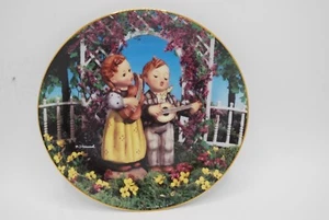 M.J. HUMMEL LITTLE COMPANIONS COLLECTOR PLATE - Picture 1 of 5
