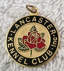 Vintage Lancaster Pennsylvania PA Kennel Club Hundeausstellung goldfarbene Rose Anhänger Anhänger Anhänger - Bild 1 von 3