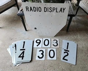 Señal y números de radio control Union Pacific Railroad 28"X27" difícil de encontrar - Imagen 1 de 7
