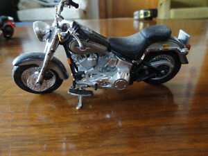 Maisto Harley Davidson Motorcycle Fatboy 1:18 NIce shape~Biker~Man Cave~purple