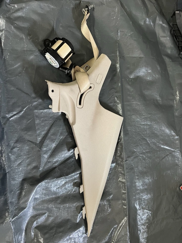 2014 Cadillac CTS Rear Right Seat Belt Retractor OEM  - Image 1 of 3