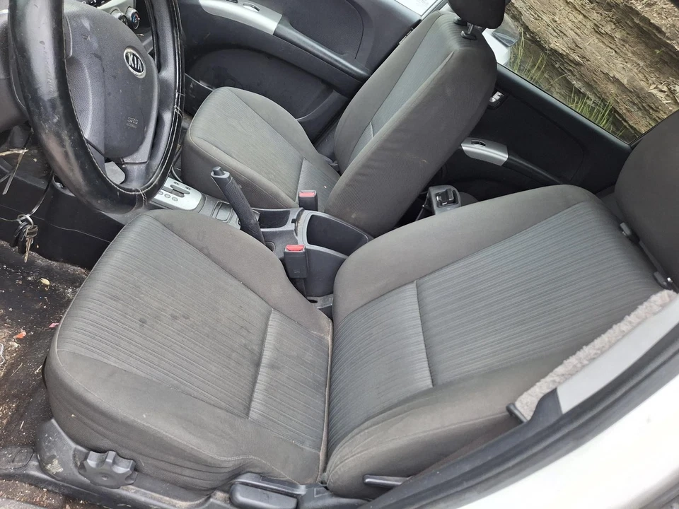 Cinturón de seguridad delantero izquierdo usado se adapta a: Kia Sportage 2009 conductor retractor delantero L Foto 1 de 4