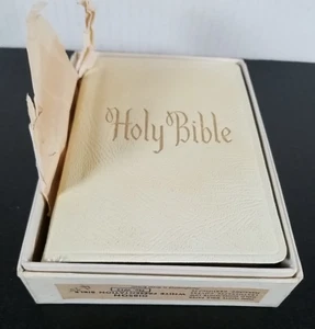 NUEVO Vintage 1958 HOLY BIBLE KJV C. R. Gibson Cuero Blanco Bolsillo Tamaño - Imagen 1 de 9