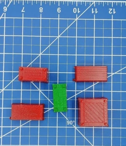 O Scale Red & Green CRATES- Scenery Accessories - Plastic 1:48 Scale Lot of 5 - Picture 1 of 3