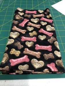 Snuggle Flannel Dog Treats Biscuits Hearts Background Fat Quarter - Picture 1 of 1