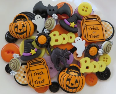 Lot of 50 Buttons - (Novelty, Shank, 2 and 4-Hole) HALLOWEEN #46 - Image 1 of 2