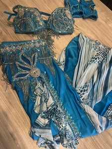 Costume danza del ventre professionale stampa acqua e animalier strass cristalli - Foto 1 di 19