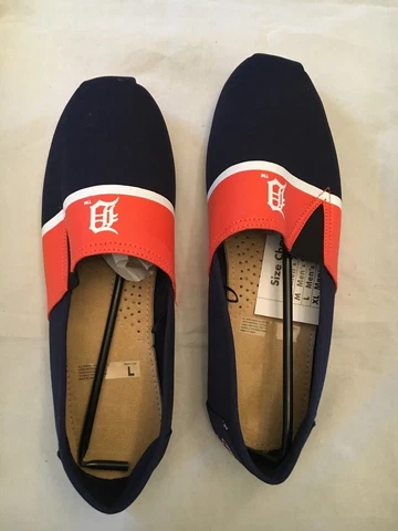 Detroit Tigers NEW Mens Large (11/12) Canvas Striped Shoes . MLB Baseball NWT Cover