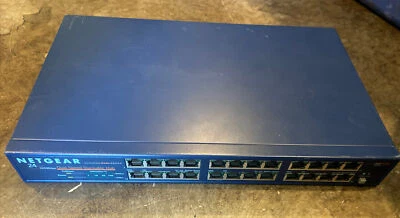 Netgear DS524 Dual Speed Stackable Hub 24 port switch - Image 1 of 3