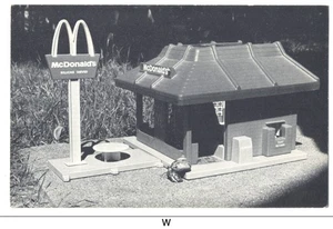 Bizarre HERMIT CRAB Visits Toy McDONALD'S RESTAURANT 1980 Flanders Postcard RARE - Picture 1 of 2