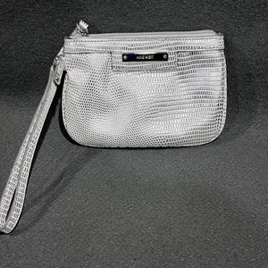 Nine West “Glitter Mob” Silver Wristlet / Clutch - NWOT - Zippered Wristlet - Picture 1 of 9