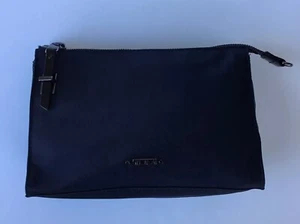 TUMI Voyageur Zippered Small Kit Pouch Cosmetic Bag Navy w/Black Hardware - Picture 1 of 17