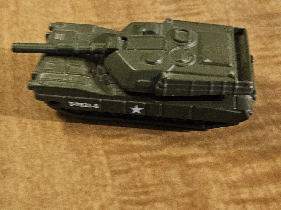 MAISTO 1:64 Green w/White Star Military Army Tank T-7521-6 360 Turret - Image 1 of 4