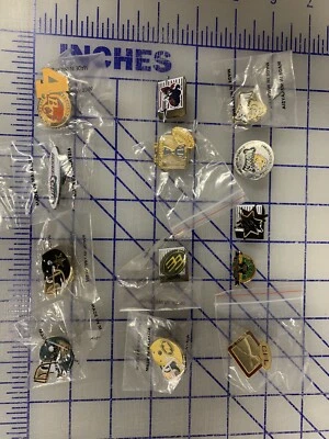 CFL VINTAGE PINS X13 including defunct teams Foto 1 de 4