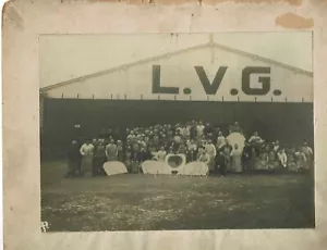 Matt Photograph 1915 Luft-Verkehrs-Gesellschaf - staff & aircraft parts - Foto 1 di 3