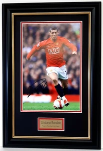 Cristiano Ronaldo Signed Framed Manchester United Memorabilia CR7 - Picture 1 of 5