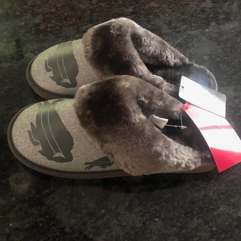 Bills FOCO Women's Size 7-8 Medium Slipper Cover