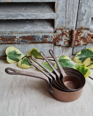 5 ANCIENNES CASSEROLES EN CUIVRE POUR POUPEE DINETTE JOUET ENFANT - Photo 1/3