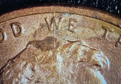 2011 Lincoln Memorial Cent - Cracked Skull - 1C - Penny - Free Shipping - Image 1 of 4