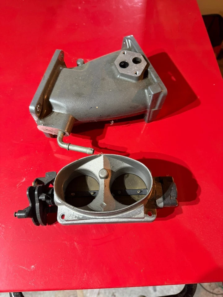 Ford Mustang SVT Cobra Eaton M112 2003-04 codo y carrocería de acelerador OEM Foto 1 de 1