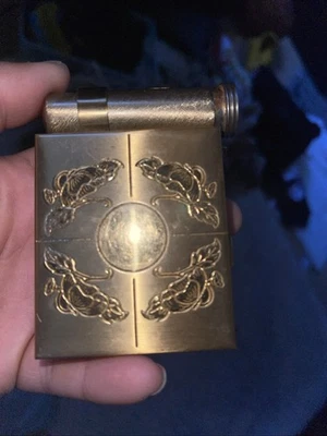 Estuche de cigarrillos de metal vintage Foto 1 de 4