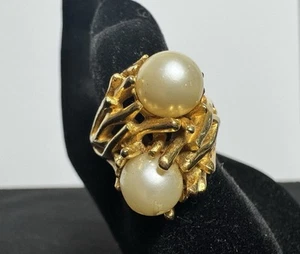 Anillo de cóctel Trifari Vintage Midcentury Brutalista Imitación Perla Talla 7 Ocean Sea - Imagen 1 de 10