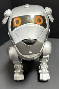 Vintage Tekno Interactive Robotic Dog Silver Manley Y2K Toy Quest FUNZIONA ORECCHIE MANCANTI - Foto 1 di 15