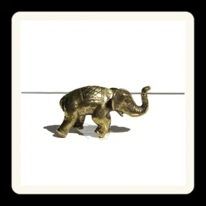 Brass Elephant, Miniature, Tiny Sculpture / Figurine. 1.5cm high. - Picture 1 of 6