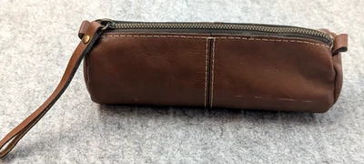 Estuche de lápices cilíndrico de cuero Patricia Nash bolsa de cosméticos marrón cremallera estilo de colección Foto 1 de 4