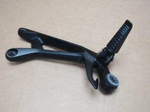 Suzuki GSX-S 750 ABS 2017 3.267 km rechts Sozius Fußraste (15382) - Bild 1 von 5