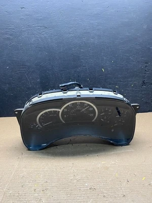 2003 to 2005 Chevrolet Silverado Avalanche Cluster Gauge Speedometer q9637  DG - image 1 of 4