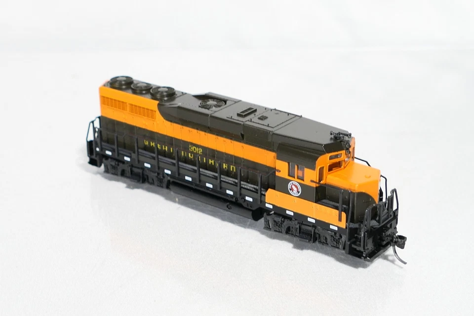 Atlas 4731 N Scale DC Diesel Locomotive Great Northern 3012 EMD GP30 - Image 1 of 3