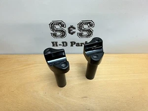 Genuino Harley-Davidson Softail Handlebar Riser Set Negro 55900243, 55900244 - Imagen 1 de 3