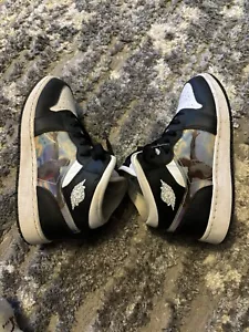 Nike Air Jordan 1 Mid Hologramm schwarz weiß Turnschuhe DR9495-001 Größe 5,5Y - Bild 1 von 10