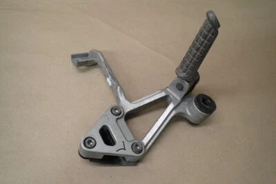 Kawasaki Ninja ZX6 ZX600 C 1991 estriba trasera izquierda pasajero con soporte de montaje Foto 1 de 4