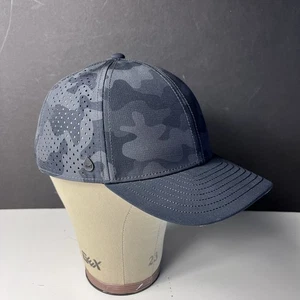 MELIN Hydro A-GAME 58 cm Camuflaje Perforado Snap Back Repelente al Agua, No Usado LEER - Imagen 1 de 10