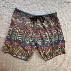 Volcom Chevron Swim Trunks Board Shorts Men's Rainbow Stripe Gray - Picture 1 of 7