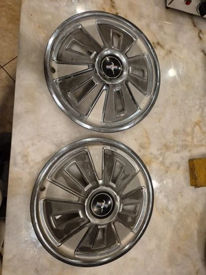  福特野马轮毂盖 2 原装 1966 年?  福特野马轮毂盖  — 第 1/4 张图片